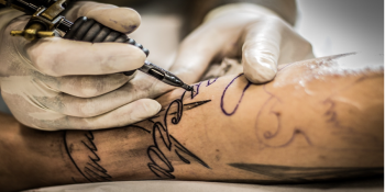 Tatuagens e Câncer: O Alerta da Ciência Sobre os Riscos Ocultos na Pele