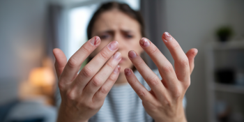 Roer Unhas Até Sangrar: Um Sinal de que Algo Vai Mal na Mente e no Corpo
