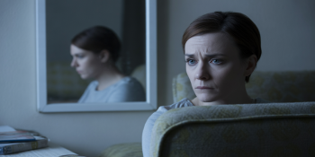 Ela não grita, não bate — e ainda assim destrói: psicólogos alertam para o gaslighting