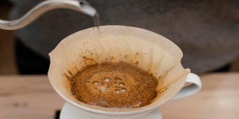 Café Preto Faz Bem? Estudo Revela o Segredo para a Longevidade (E o Erro que Você Comete)